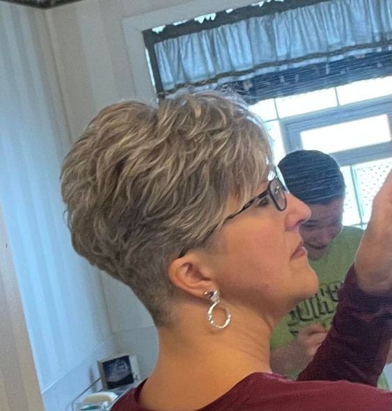 Stylish Short Haircuts for Women Over 60 to Try