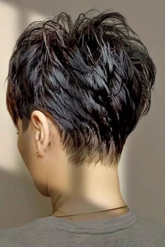 Stylish Short Haircuts for Women Over 60 to Try