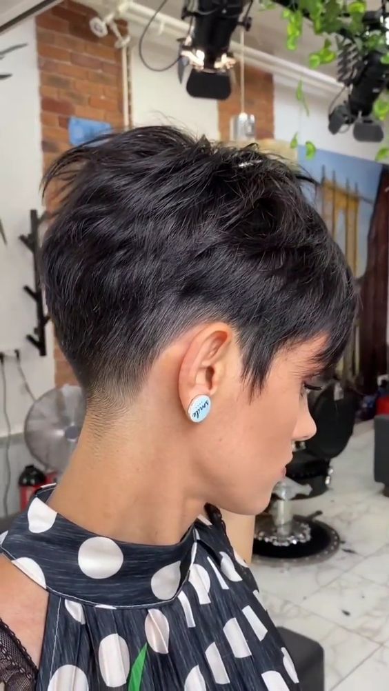 Stylish Short Haircuts for Women Over 60 to Try